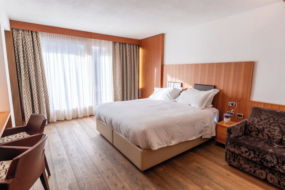 غرفة كلاسيكية ثلاثية بثلاثة أسرّة، Hotel Alaska Cortina 8/10