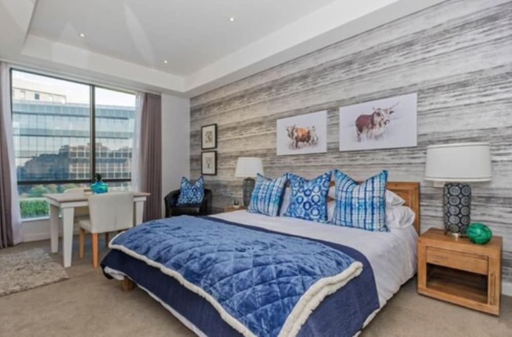 Sandton Skye Unit 702 11/50