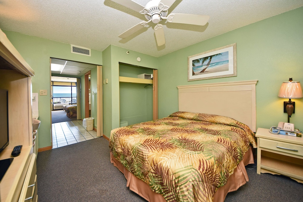 2 Bedrooms, Efficiency, Suite, 2 Queen Beds, Ocean Front, Sofa