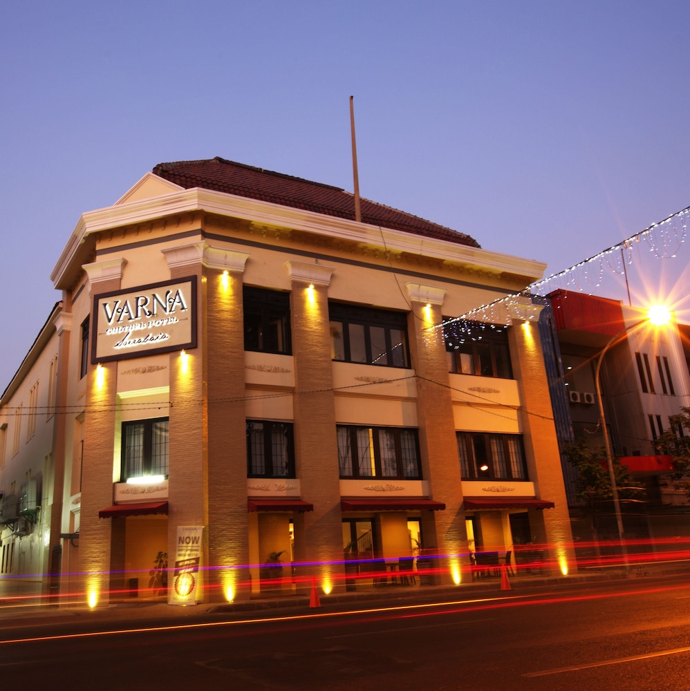 Varna Culture Hotel Soerabaia 1/49