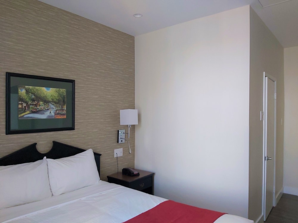 Strathcona Hotel 13/42