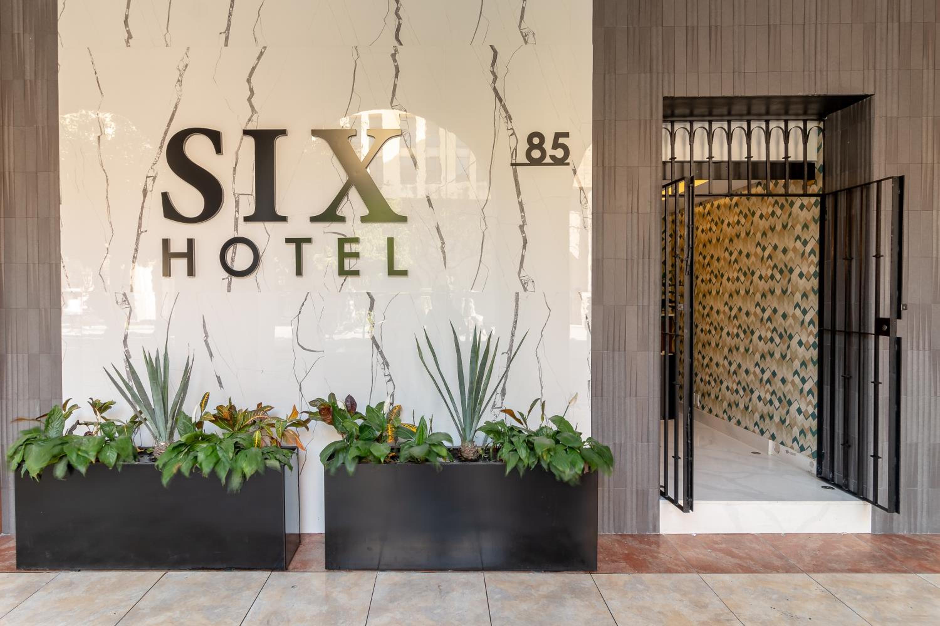 Six Hotel Guadalajara Degollado 13/50