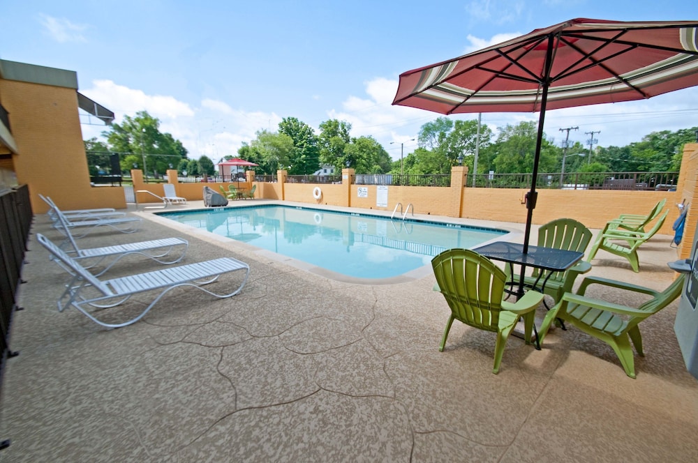 Econo Lodge Gallatin - Metro Nashville 42/43