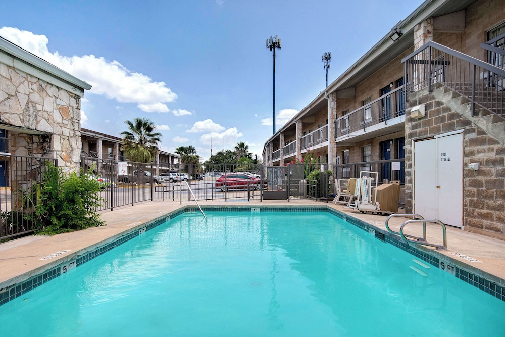 Motel6 San Antonio, TX - Northwest Medical Center 52/60