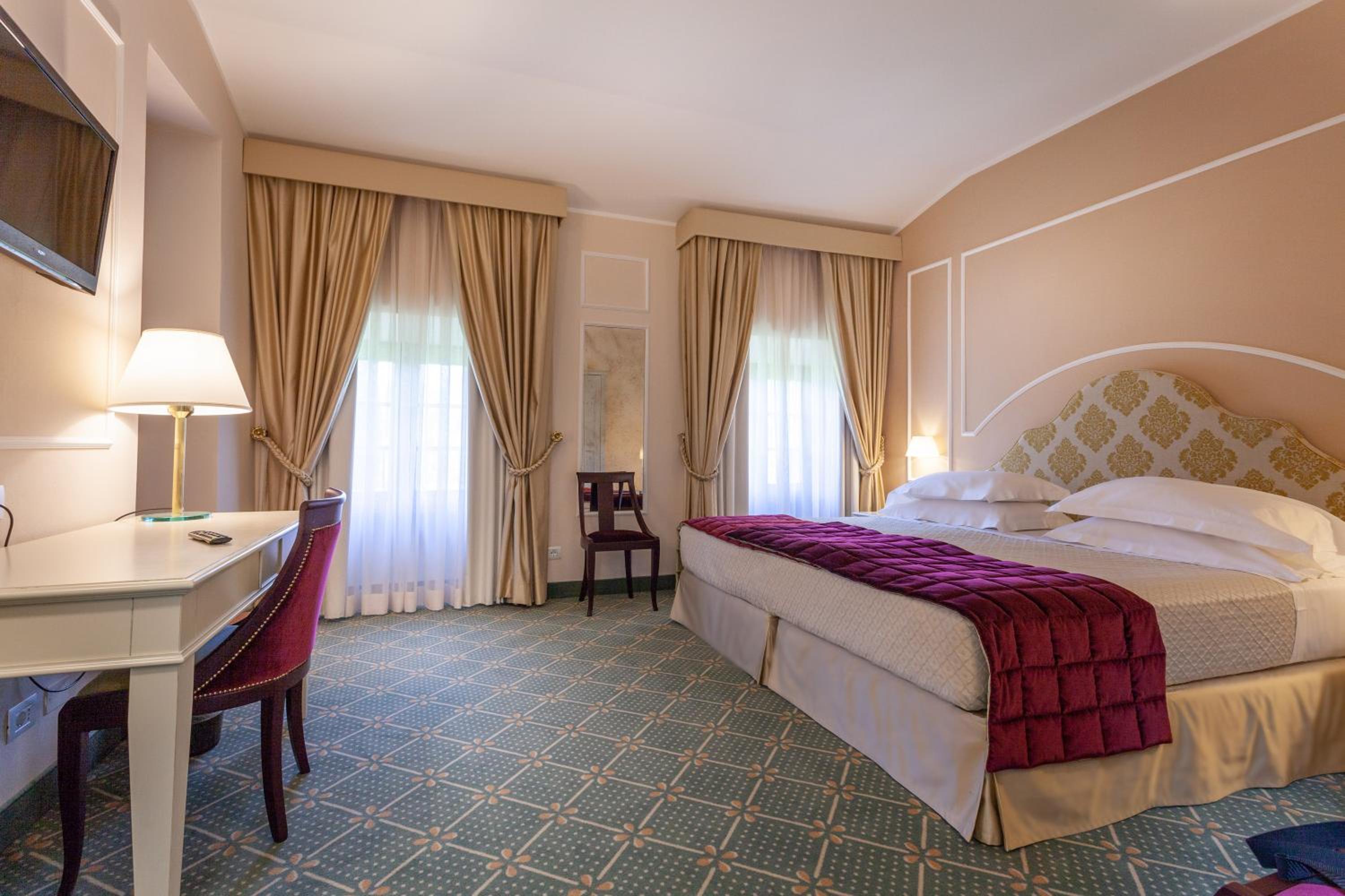 Deluxe, Double Bed