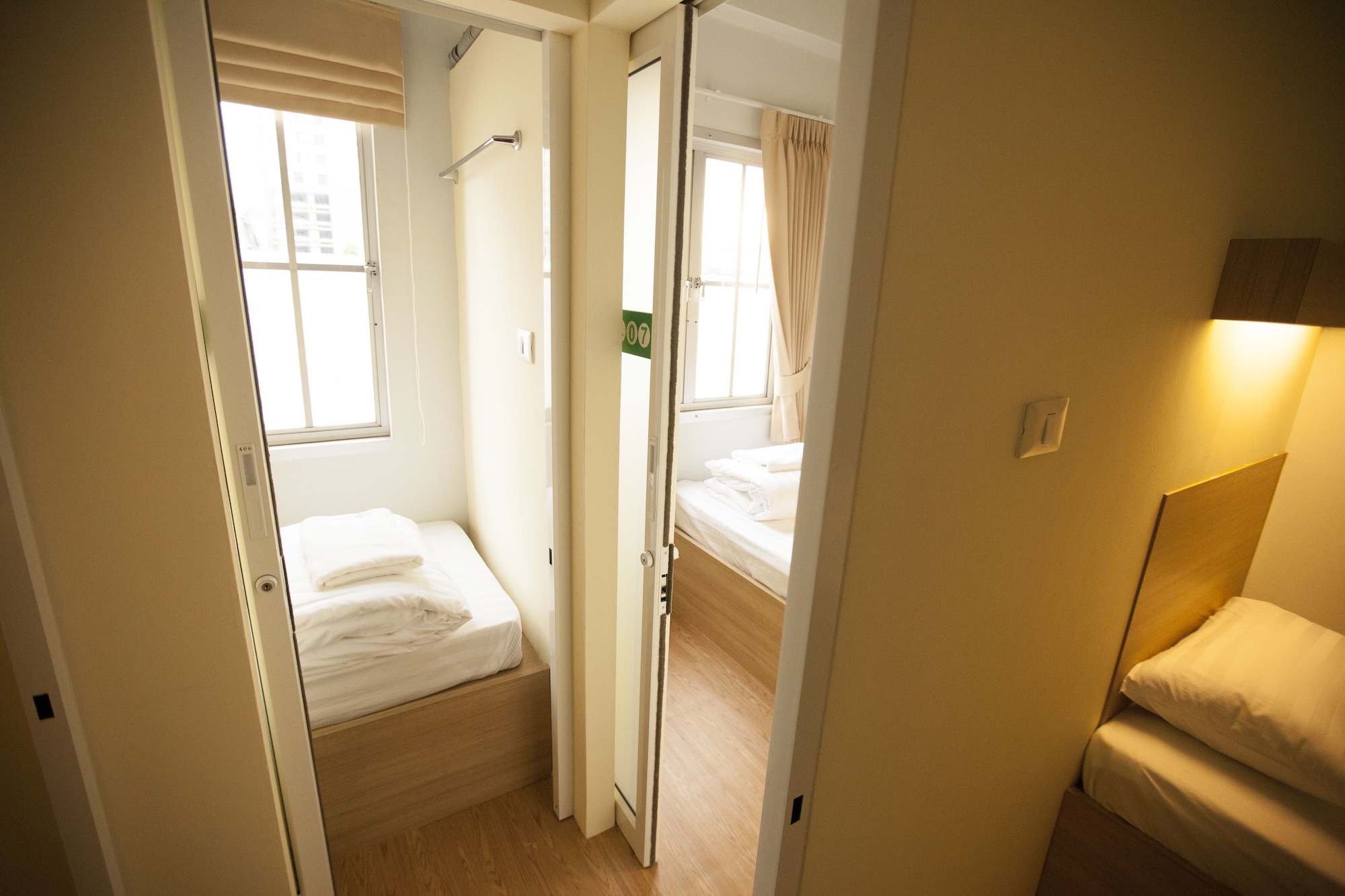 ROOM, TRIPLE, SHARED BATHROOM