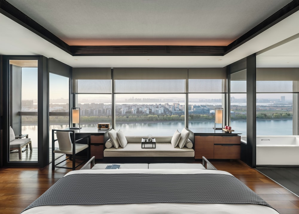 The Lalu Nanjing 18/41
