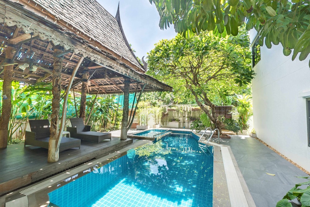 Charlie House Pinklao 63/66