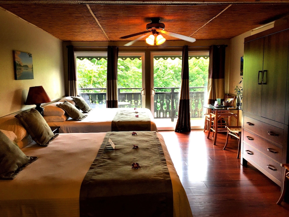 Paradise Bay Resort 50/74