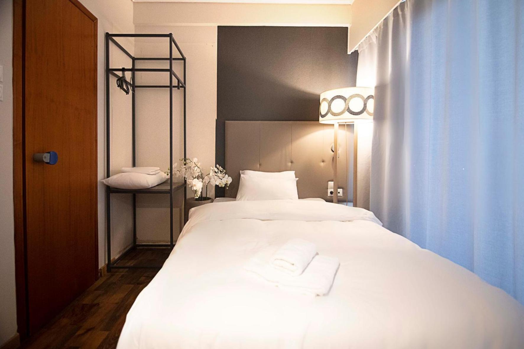غرفة مفردة، Galaxy Hotel 3/14