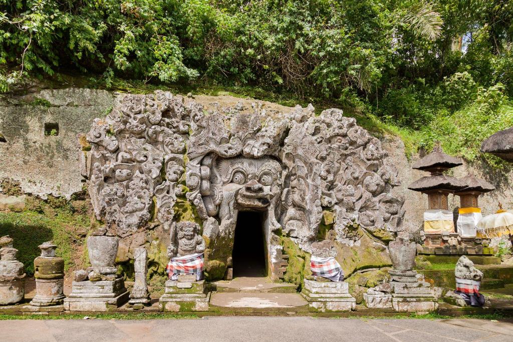 Capital O 93844 Arta Adi Homestay NearBali Zoo 7/24