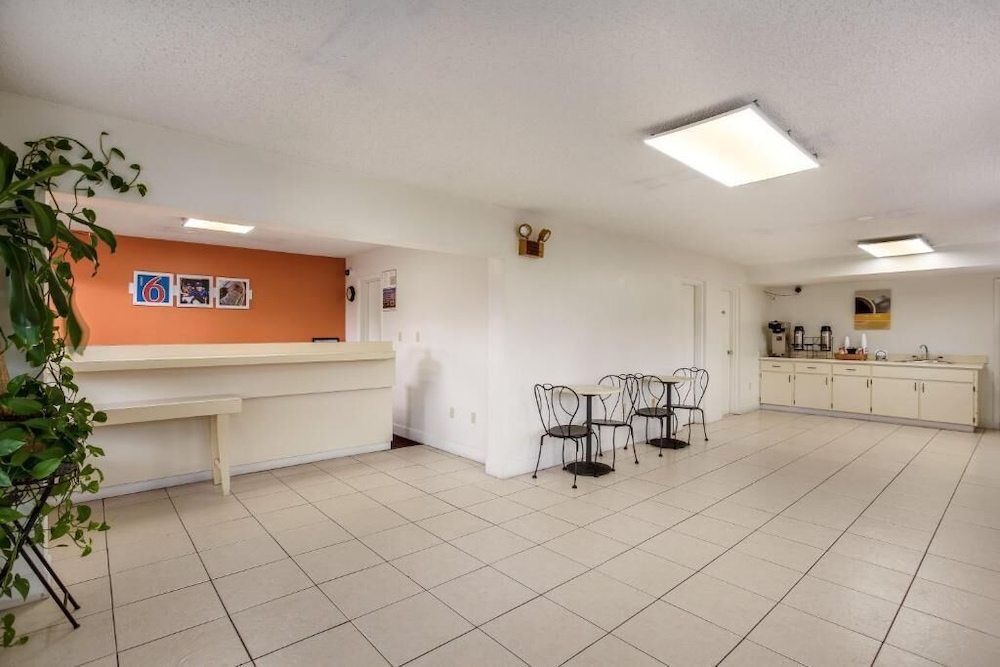 Motel6 Macclenny, FL 6/44