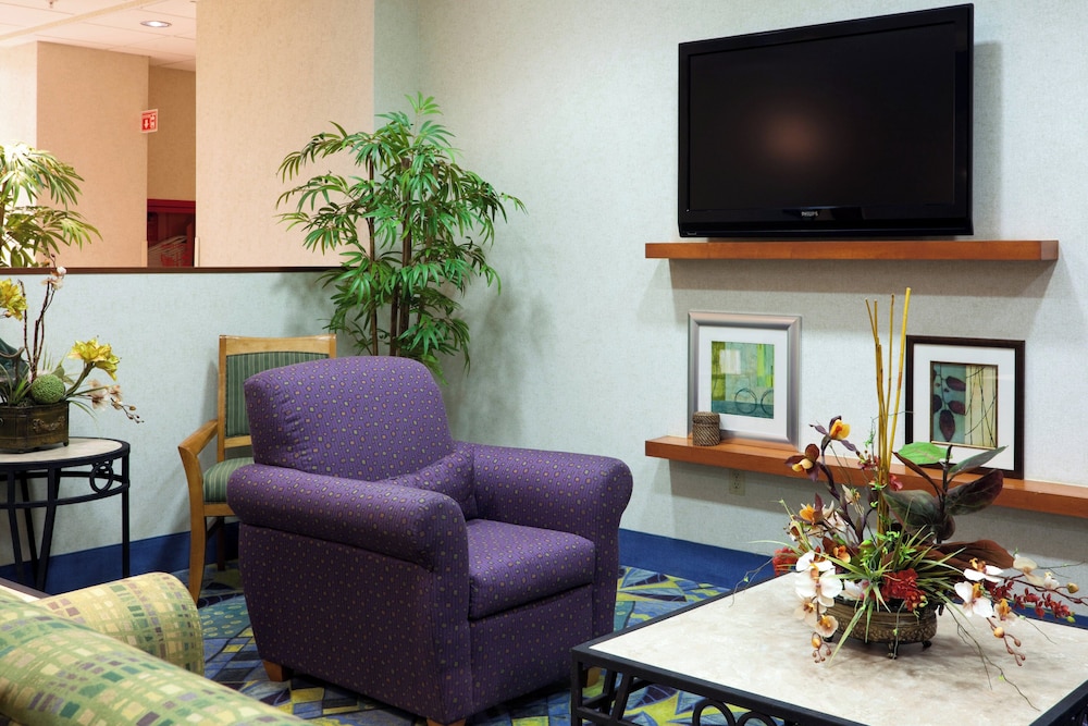 Holiday Inn Express Hotel and Suites Toluca Zona Aeropuerto 51/72