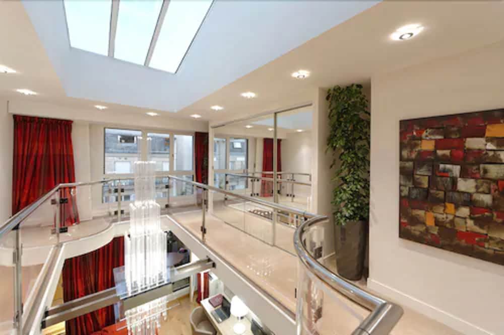 Residence Alma Marceau 30/56