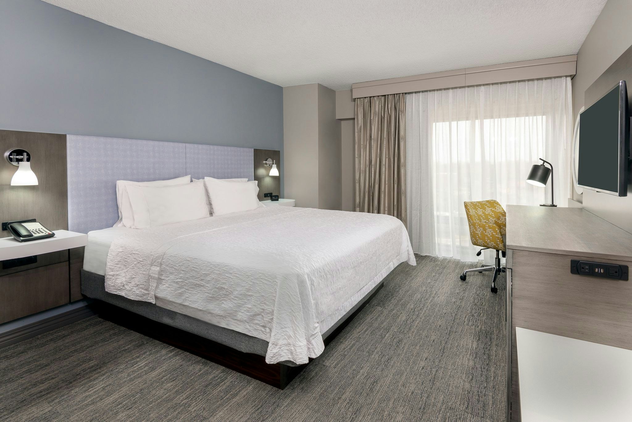 SUITE, KING BED