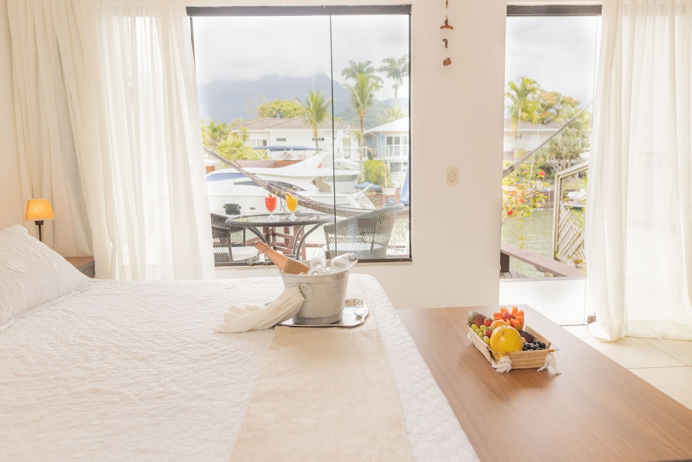 Glamour, Suite, King Bed, Private Deck