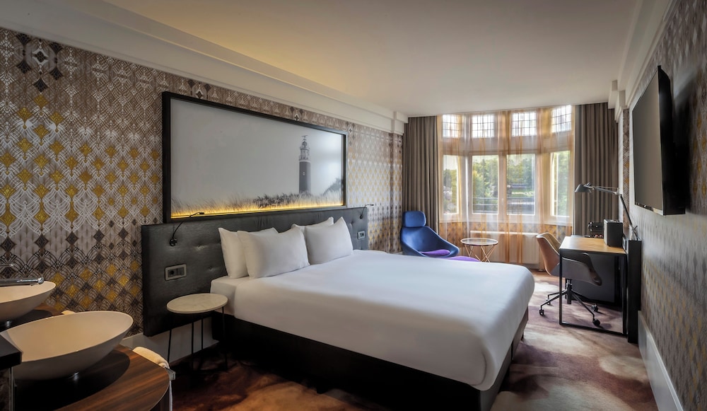 DELUXE, DOUBLE BED, CANAL VIEW