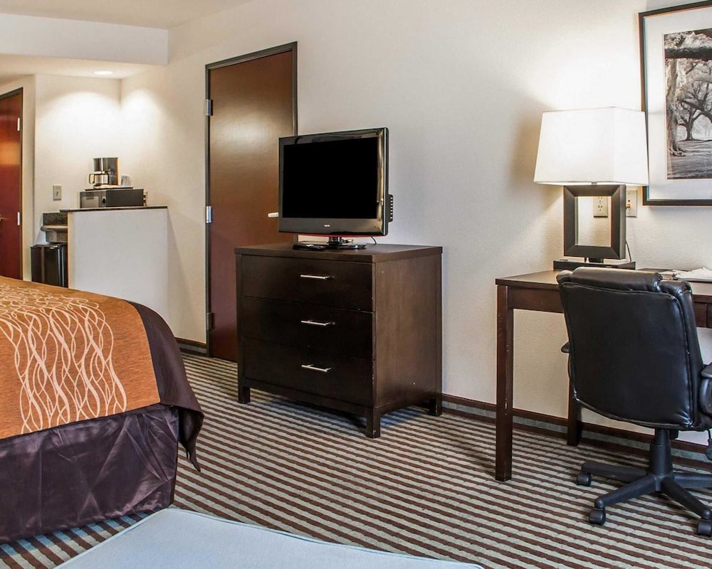 Comfort Inn and Suites Perry I-35 17/36