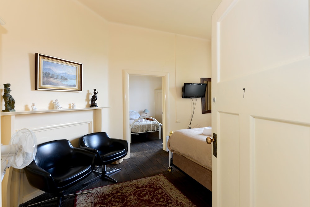 Edinburgh Gallery Bed Breakfast 50/61