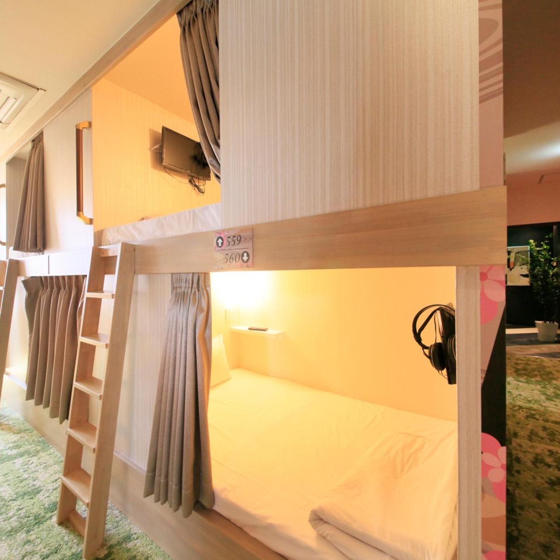 Capsule, Superior, Male Dorm, Low Floor