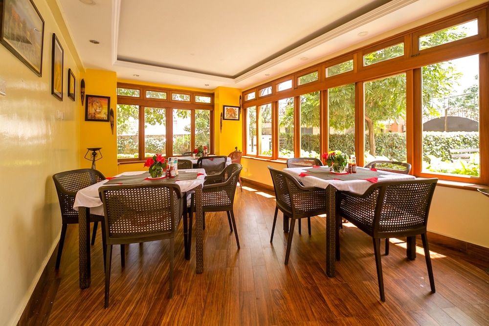 Meltonia Luxury Suites 35/50
