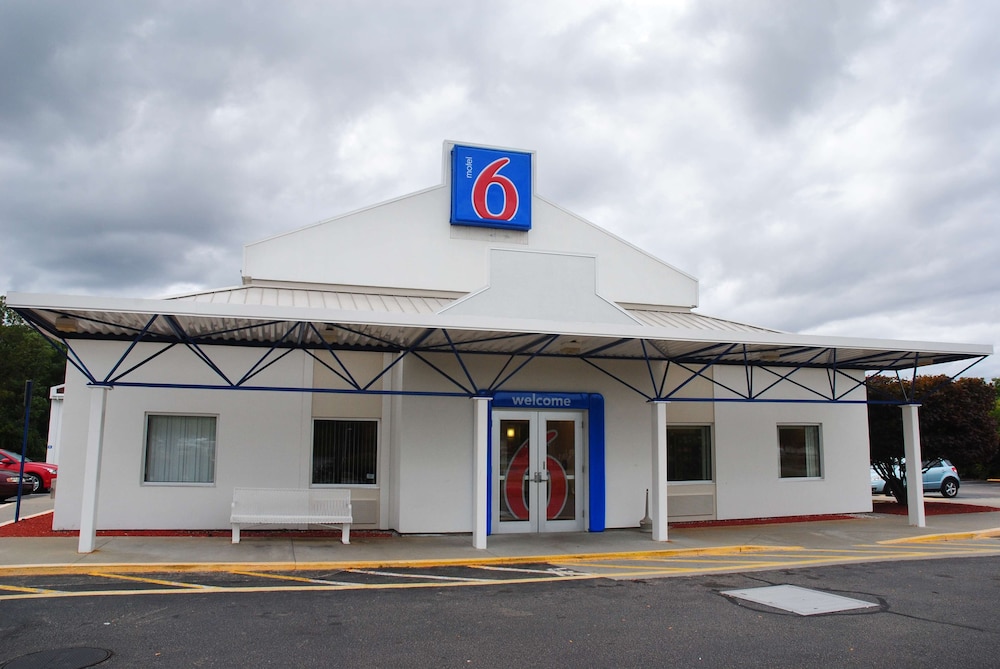Motel6 Seekonk, MA - Providence East in SEEKONK - MA