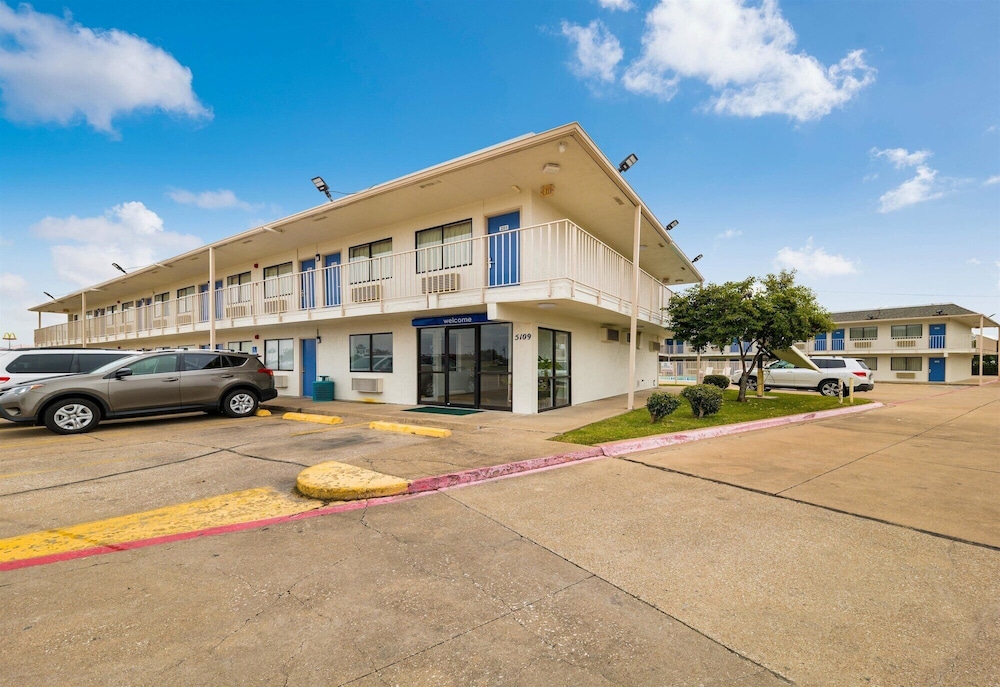 Motel6 Greenville, TX 33/45
