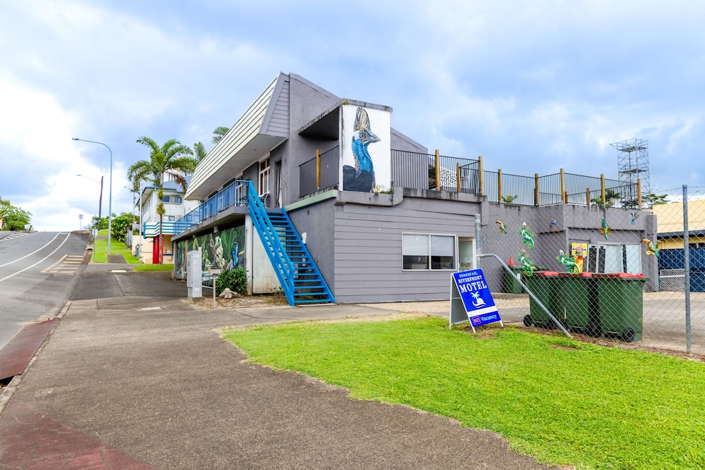 Innisfail Riverfront Motel 20/27