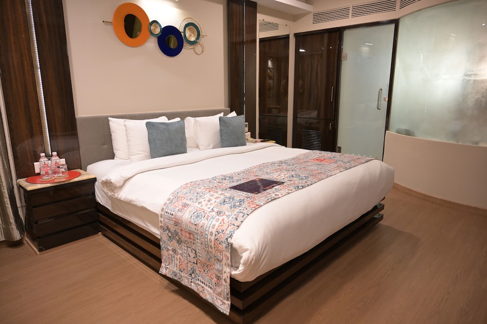 Bizz The Hotel 24/68
