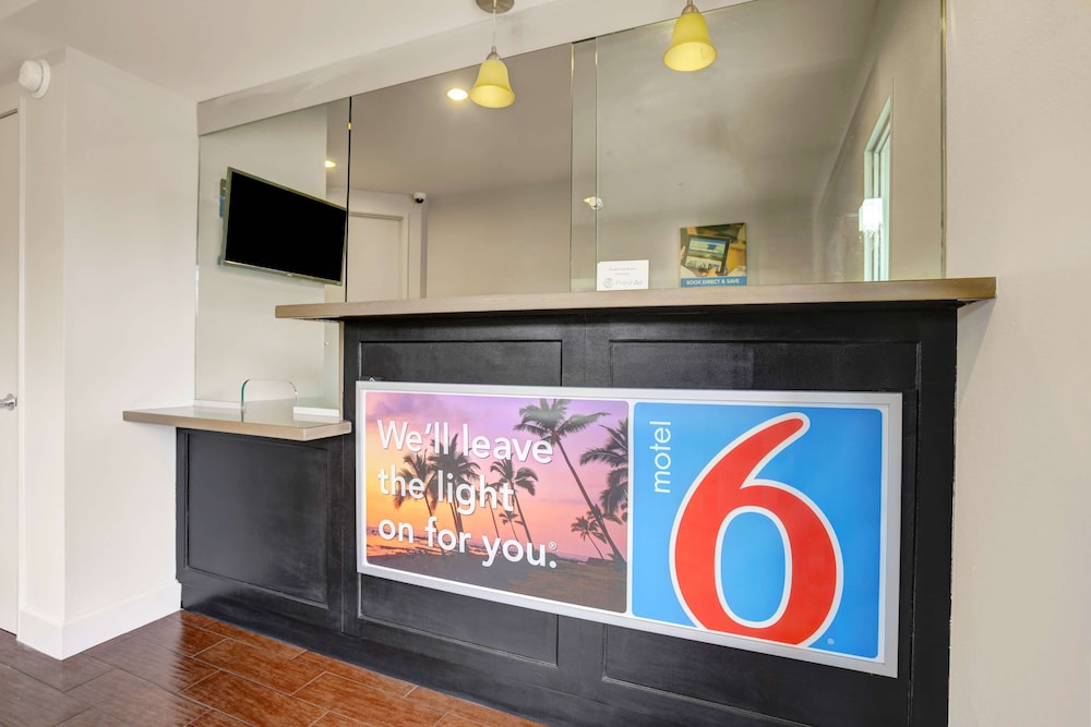 Motel6 La Mesa, CA 11/67