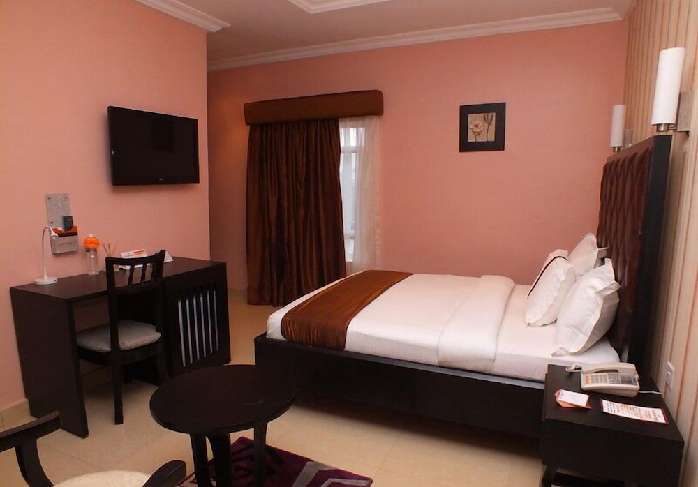 Ellis Suites Limited 11/28