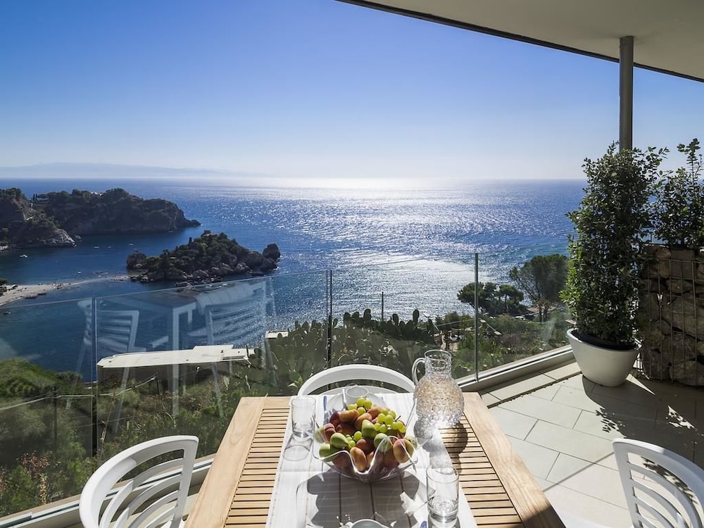 Isola Bella Infinity Suites 42/50