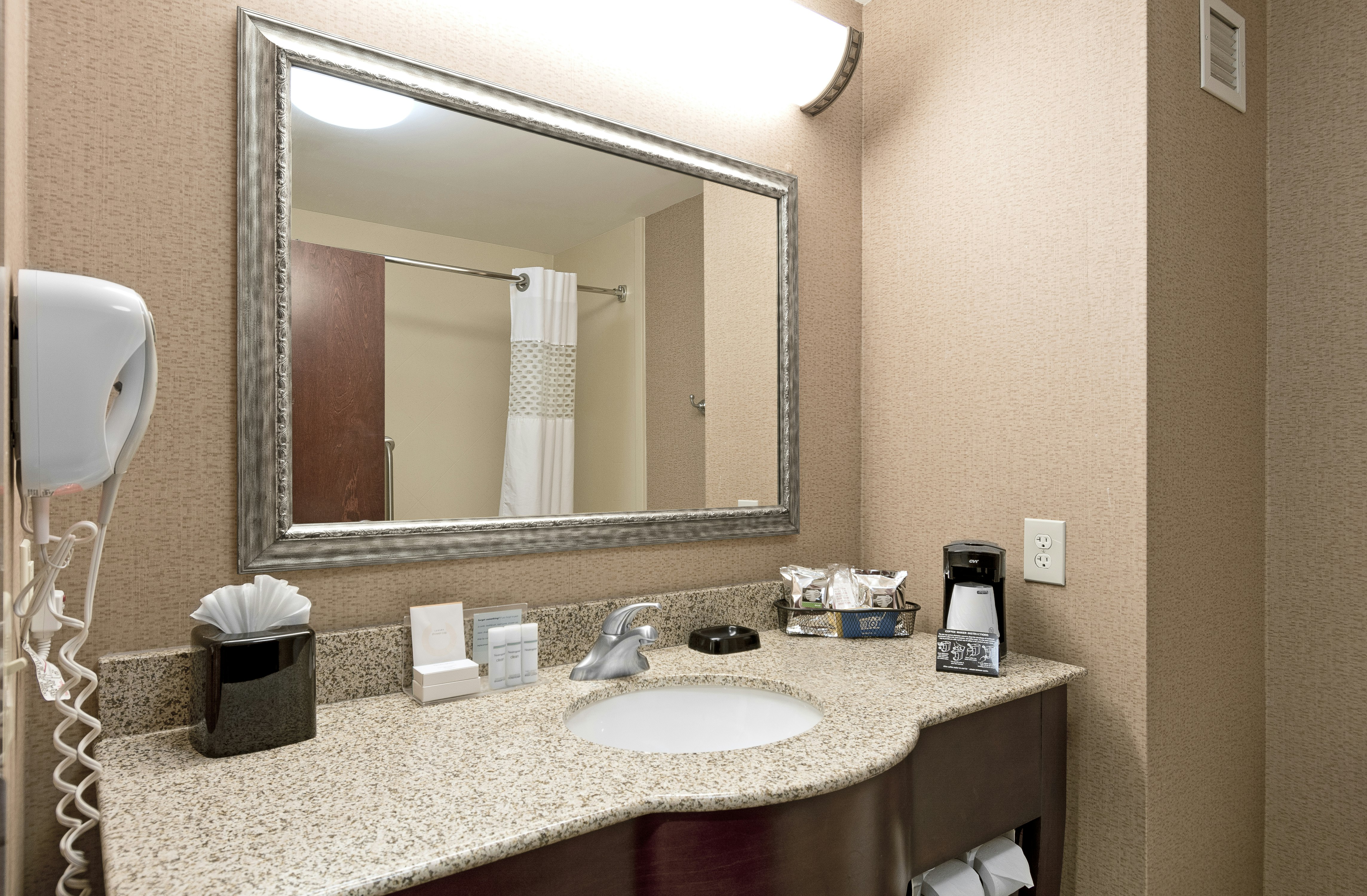 Hampton Inn Statesville 72/72