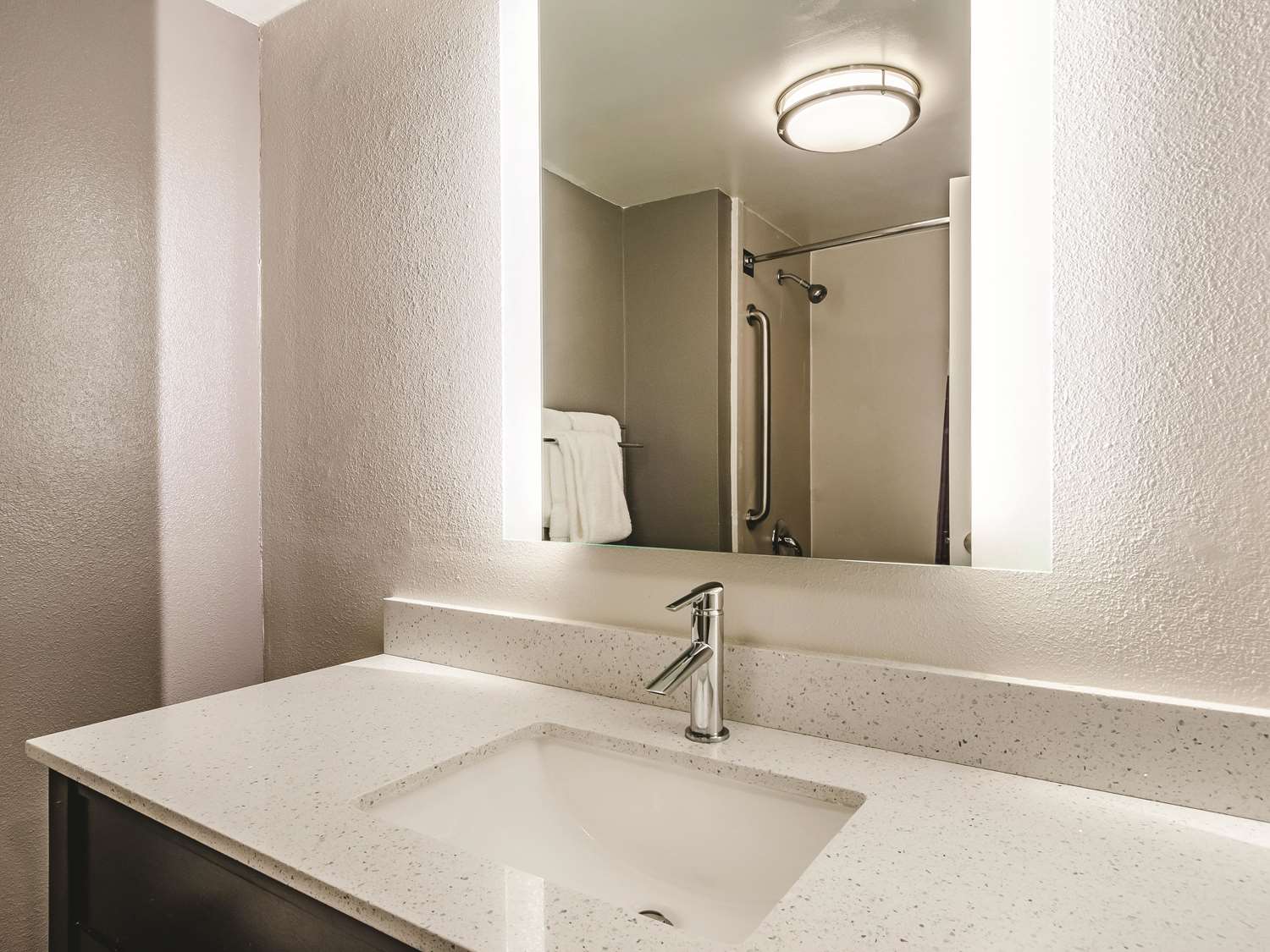 La Quinta Inn and Suites by Wyndham Warwick Providence Airport 29/29