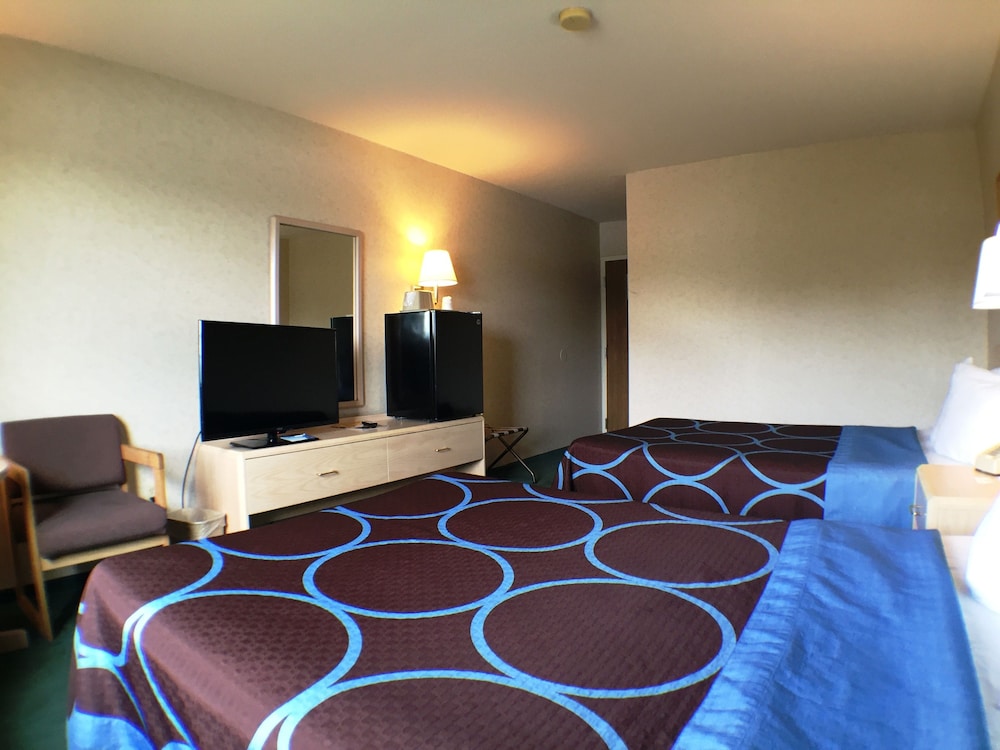 Super 8 By Wyndham Canandaigua 13/23