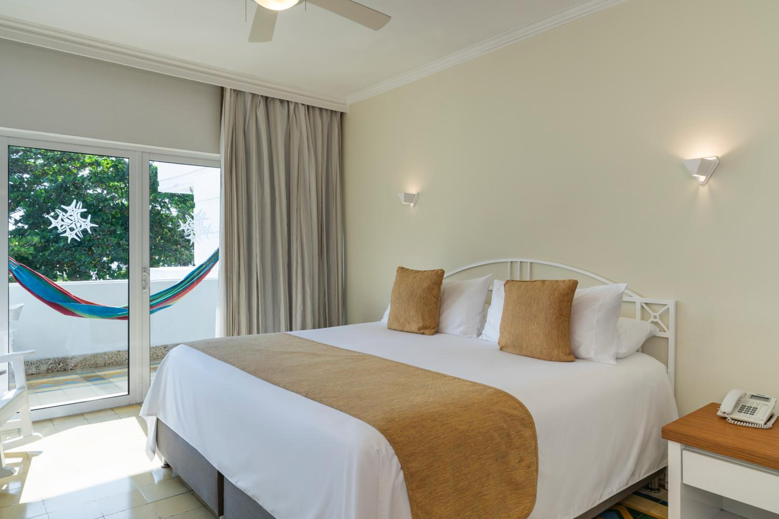 Superior, 2 Queen Beds, Las Americas Casa de Playa 4/9