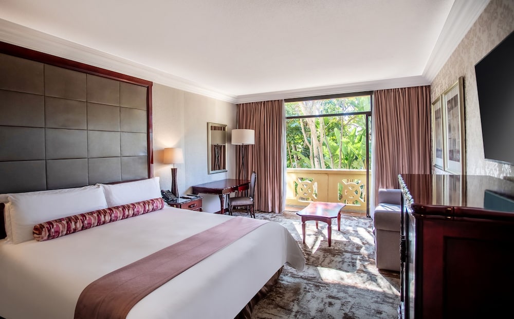 The Cascades Hotel At Sun City Resort 4/50