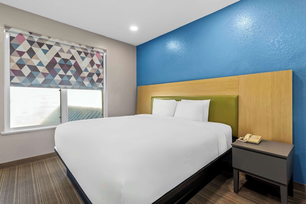 Sonesta Essential IAH Airport JFK Boulevard 17/53