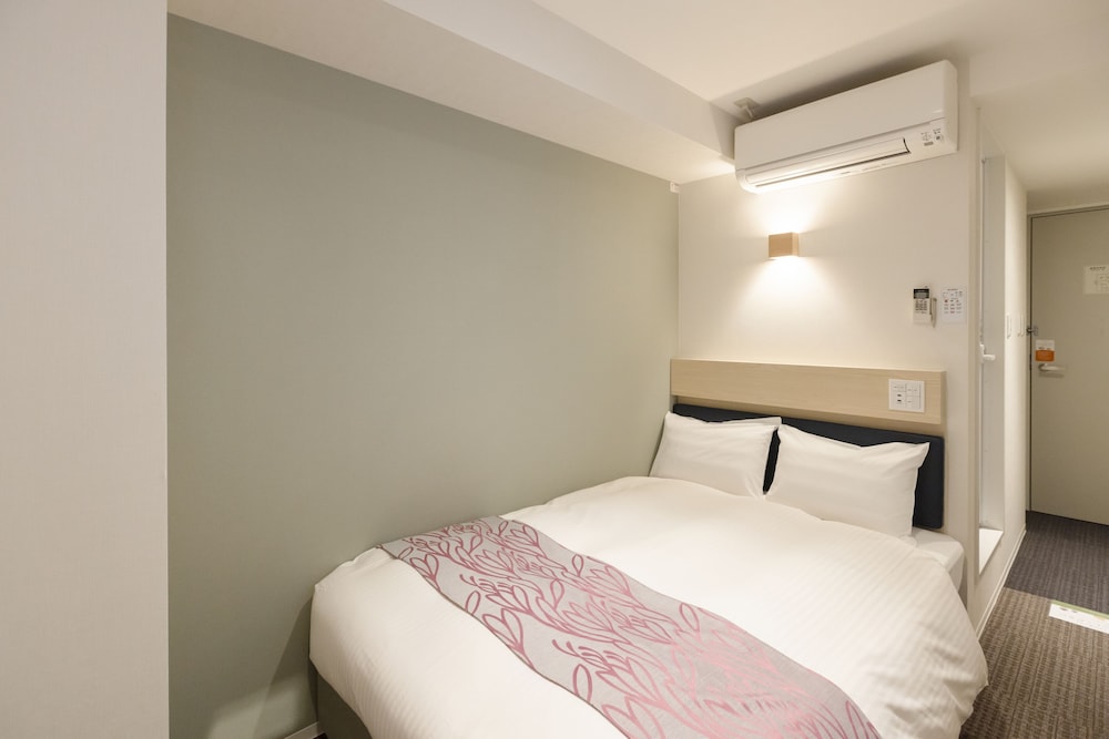 SEMI ROOM, SEMI DOUBLE BED