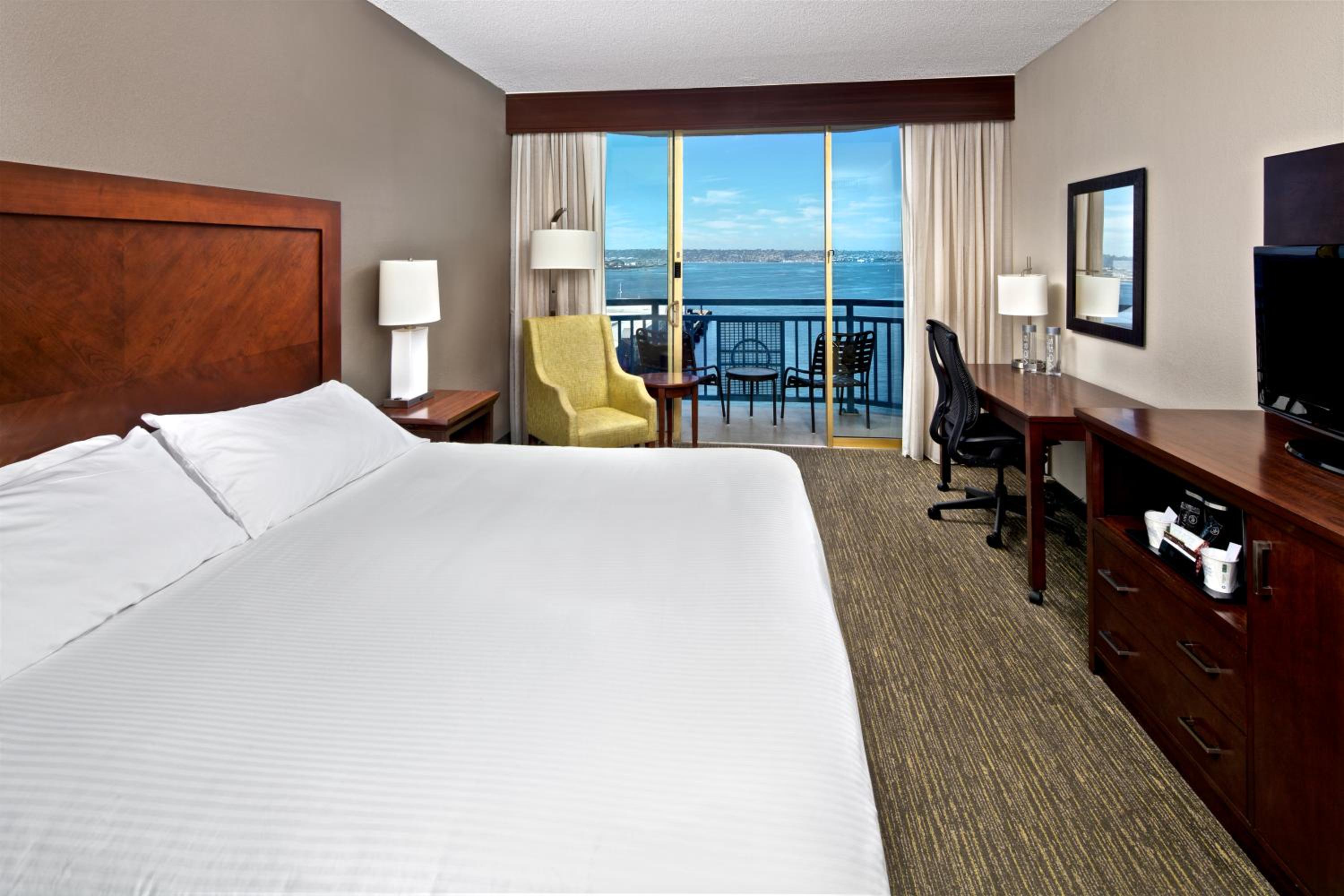 Premium, Suite, Bay View, Parlor