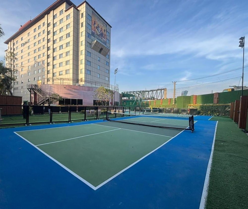 Radisson Gurugram Udyog Vihar 24/48