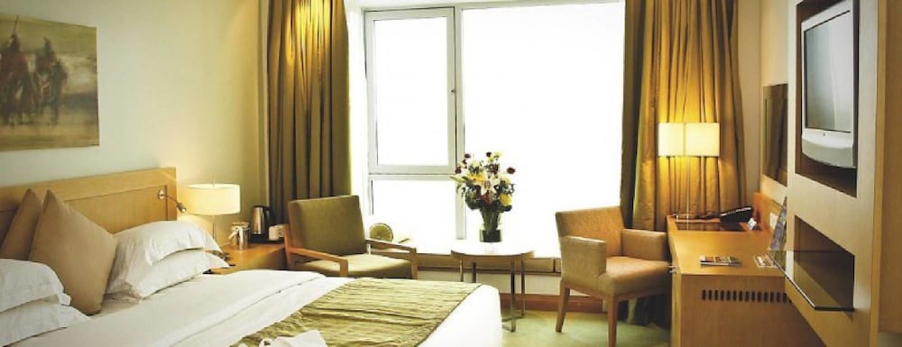 DELUXE, SUITE
