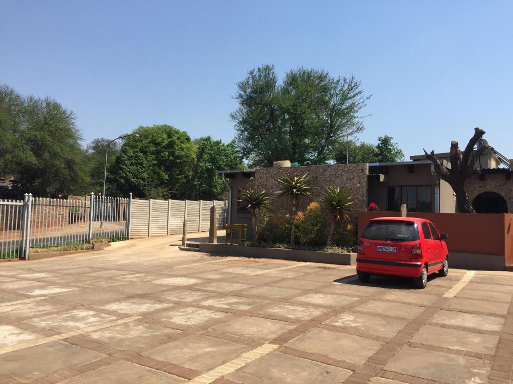 Travellers Nest Guesthouse 81/93