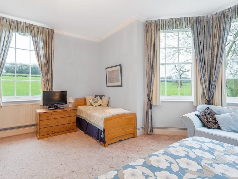 Marshwood Farm B&B And Shepherds Hut 7/33