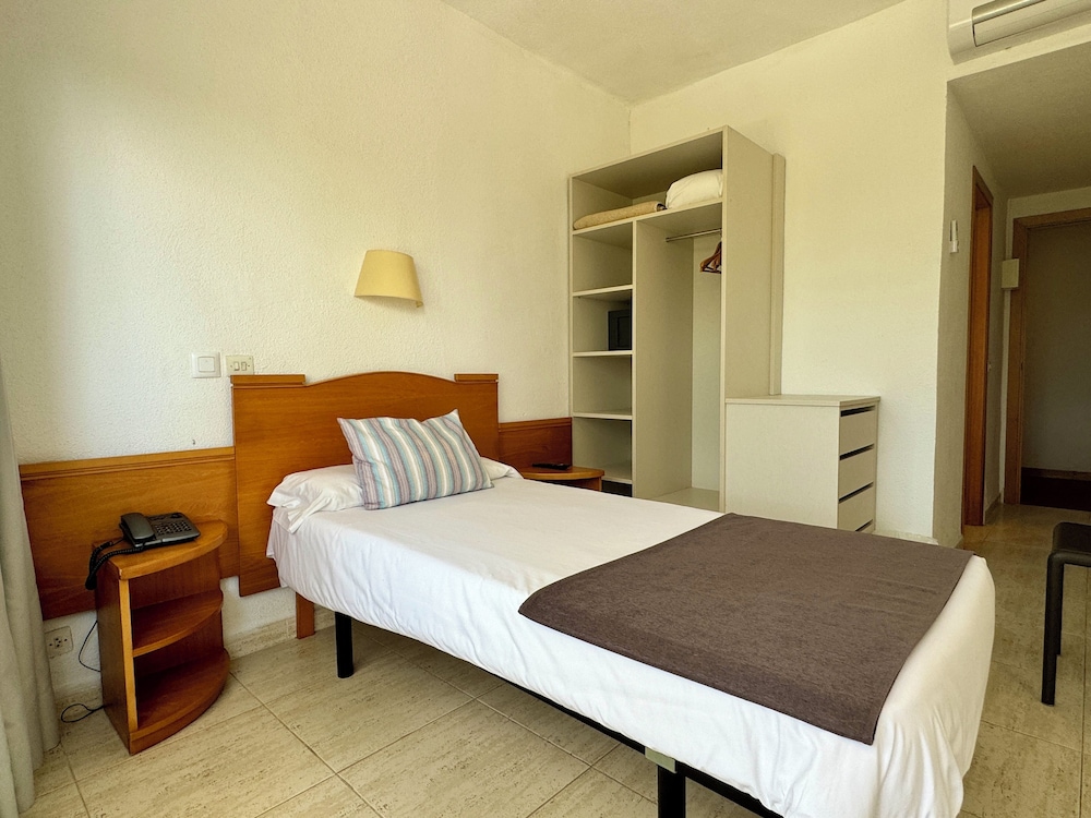 ROOM, SINGLE, SINGLE BED