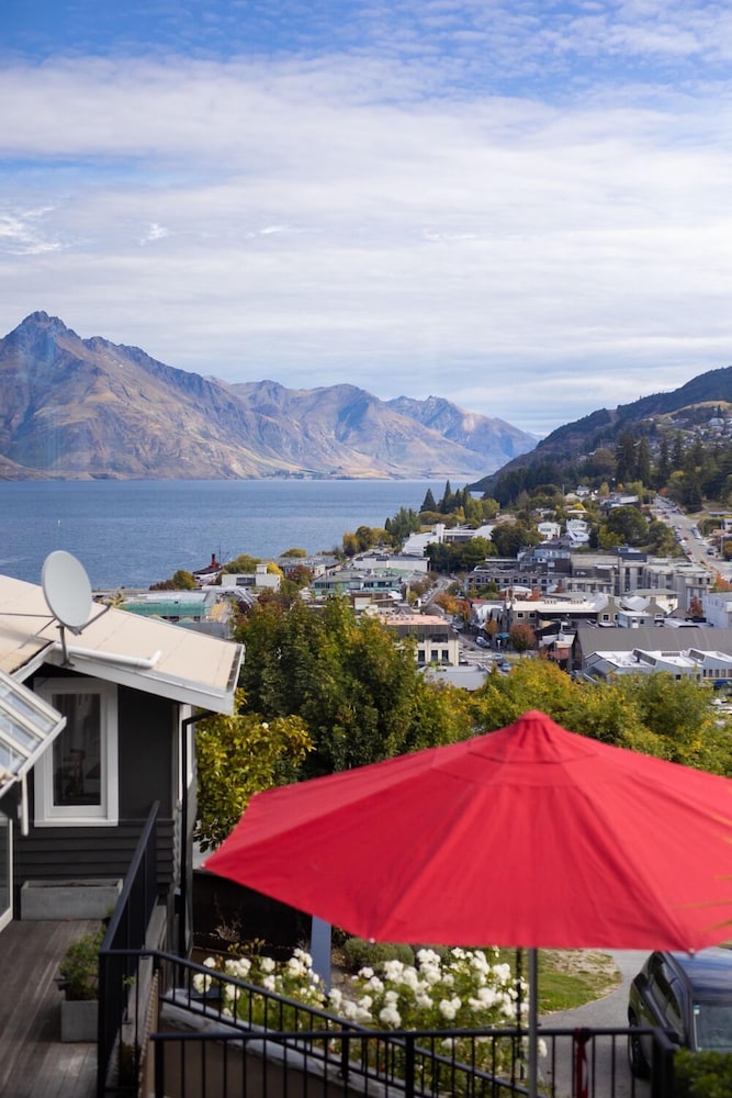 Queenstown House Boutique Bed and Breakfast and Apartments 44/50