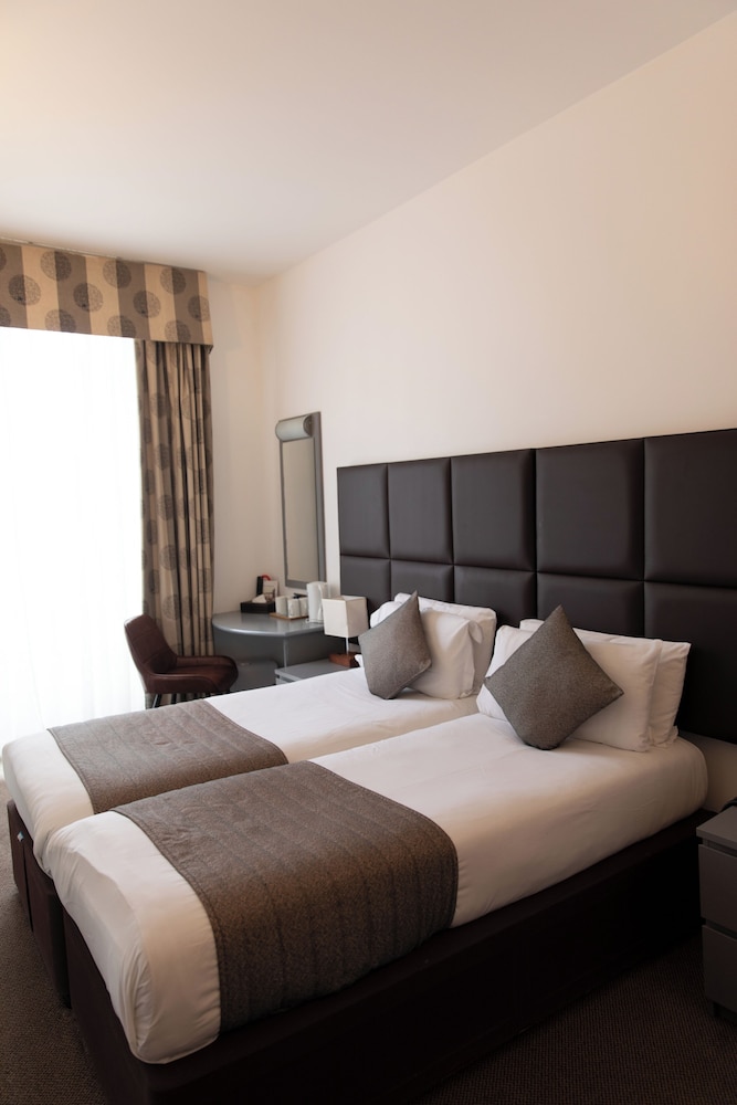 ROOM, TWIN BEDS