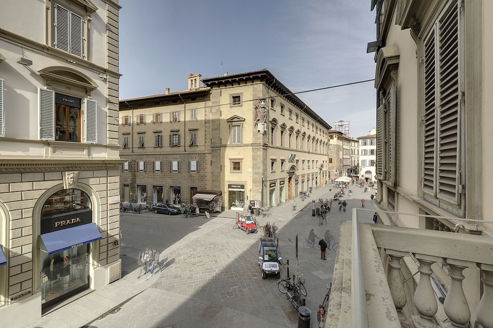 Il Salotto di Firenze 34/43