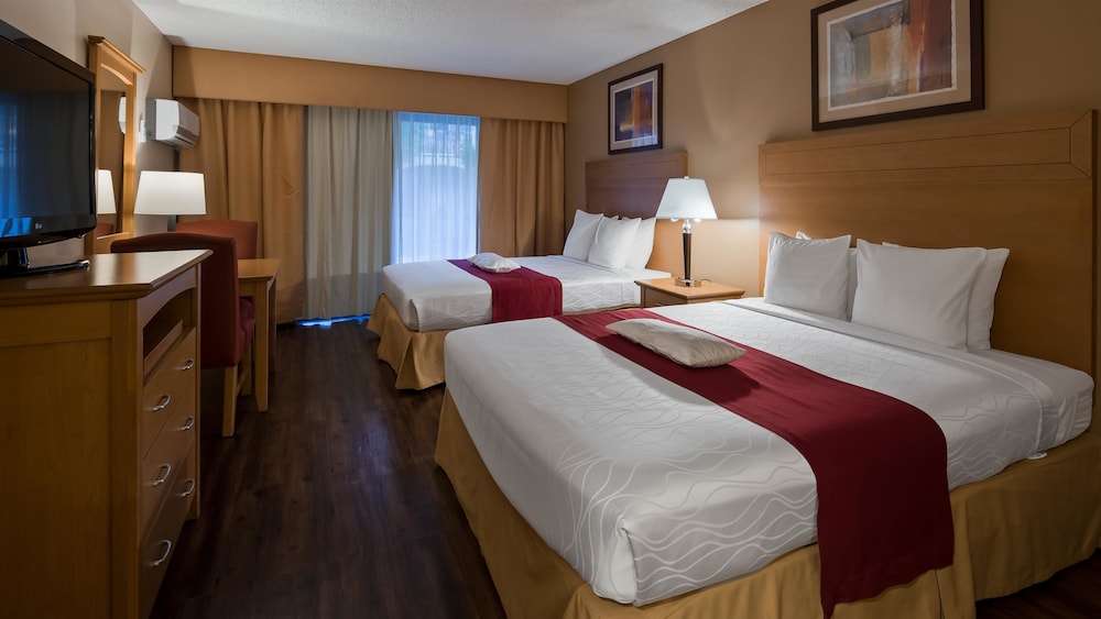 Best Western Plus Palm Desert Resort 14/43