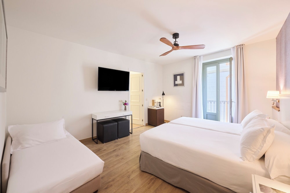 ROOM, TRIPLE